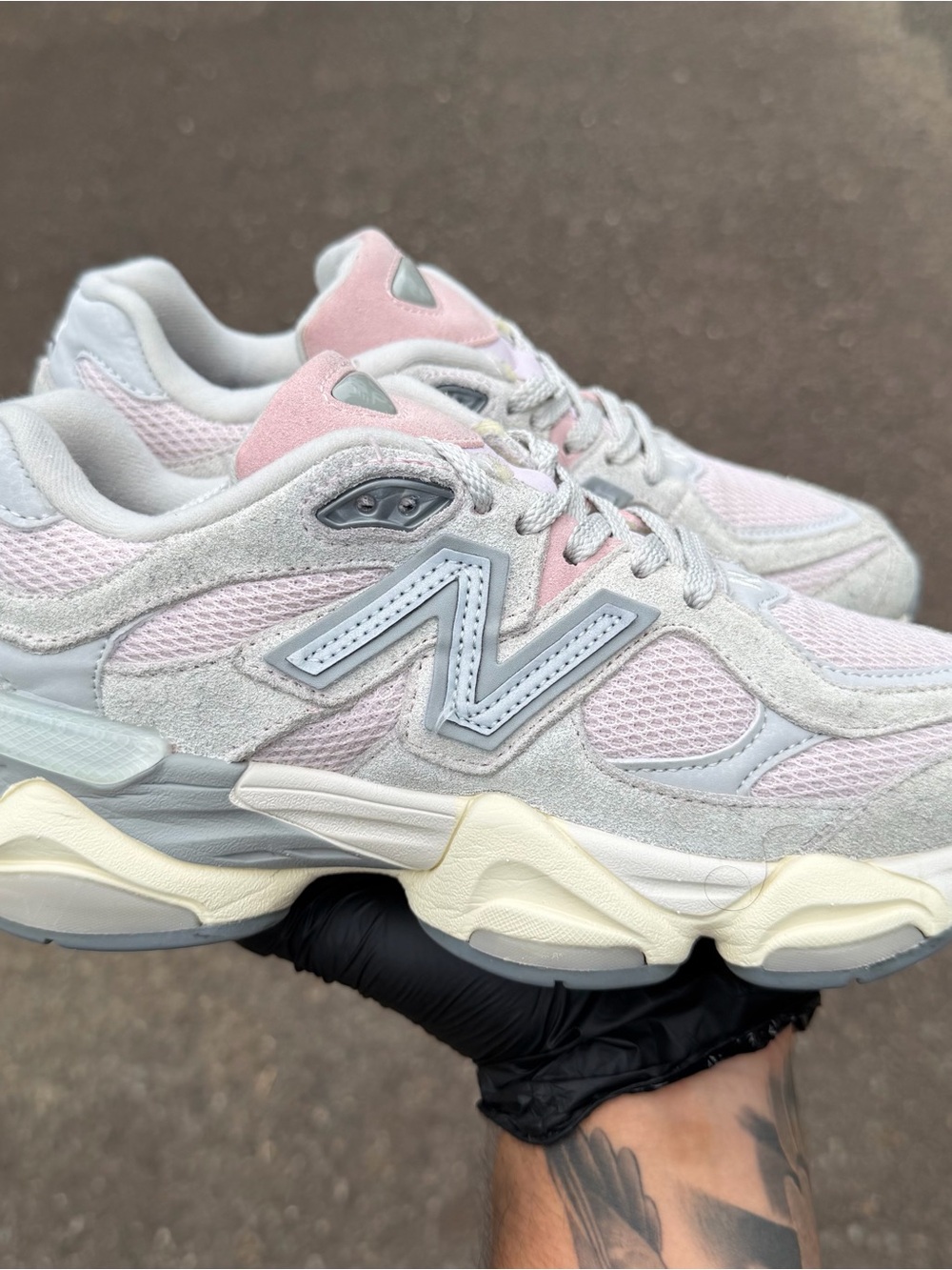 New Balance 9060 size 7 Women’s - Pink/Gray - Picture 2 of 10